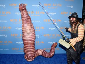 Heidi Klum (l) und Ehemann Tom Kaulitz besuchen Klums jährliche Halloween-Party in New York., © Evan Agostini/Invision via AP/dpa