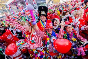 In Köln ist um 11.11 Uhr die neue Karnevalssession eröffnet worden., © Rolf Vennenbernd/dpa