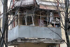 Durch einen Raketenangriff zerstört - ein Wohngebäude in Dnipro., © ---/Ukrinform/dpa