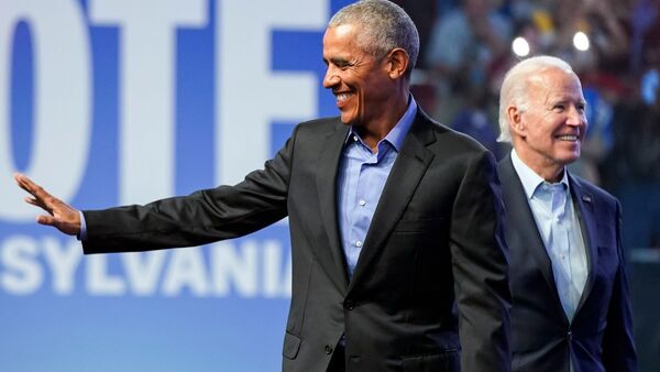 US-Präsident Joe Biden und sein Vorgänger Barack Obama in Pennsylvania., © Patrick Semansky/AP/dpa