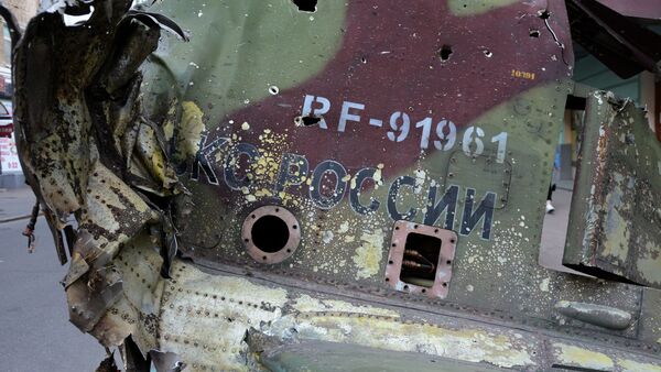 Ein Teil des Leitwerks eines zerstörten russischen Militärflugzeugs vom Typ SU-25., © Aleksandr Gusev/SOPA/ZUMA/dpa