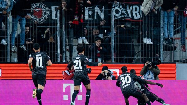 Dank des Treffers von Moussa Diaby (r) gewann Leverkusen in Köln., © Rolf Vennenbernd/dpa