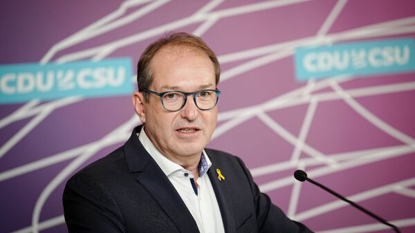 CSU-Landesgruppenchef Alexander Dobrindt gibt ein Pressestatement., © Kay Nietfeld/dpa/Archivbild