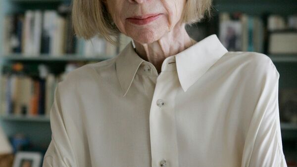 Die Autorin Joan Didion, aufgenommen im September 2005 in ihrer New Yorker Wohnung., © Kathy Willens/AP/dpa
